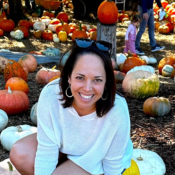 Meet your Posher, Karina - Picture 1 of 1